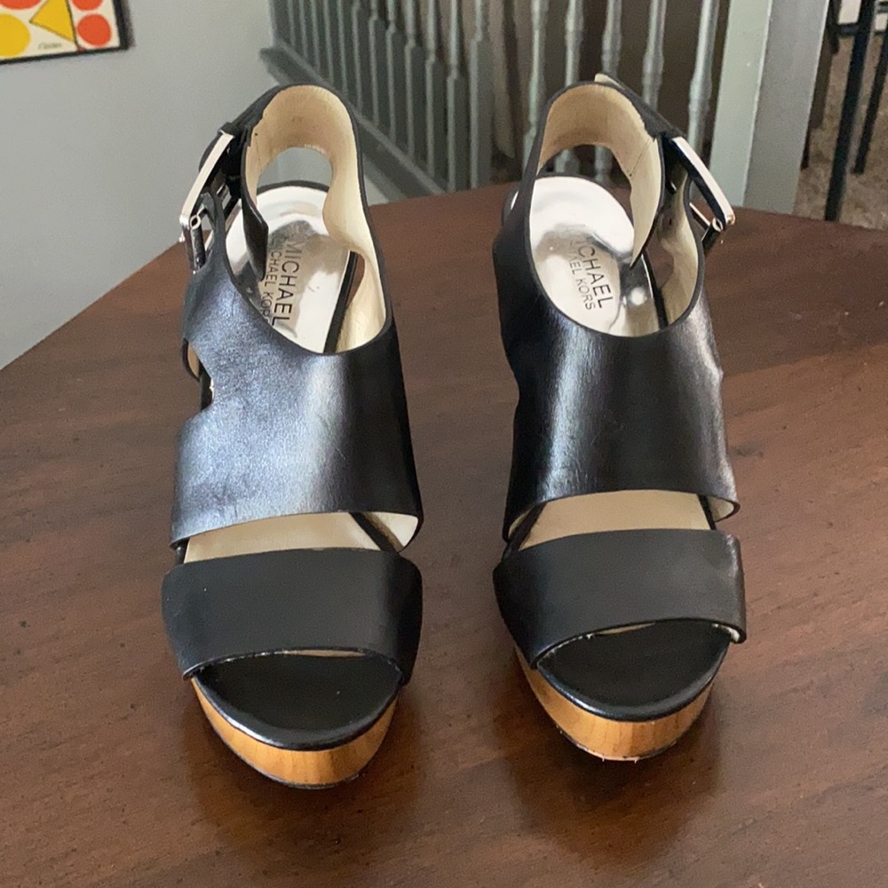 MICHAEL MICHAEL KORS BLACK LEATHER WEDGES 9M - Picture 7 of 7